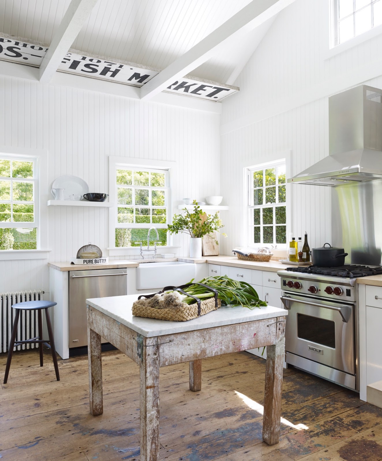 Décor Inspiration: A Bright & Breezy Home in the Hamptons
