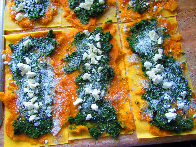 Squash and spinach pasta rotolo by Laka kuharica:  Sprinkle over the cooked spinach and crumble over the feta.
