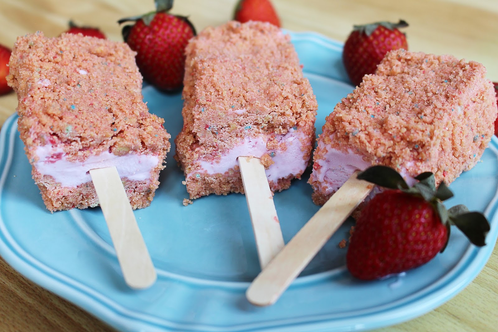 Kylee's Kitchen: Strawberry Shortcake Ice Cream Bars