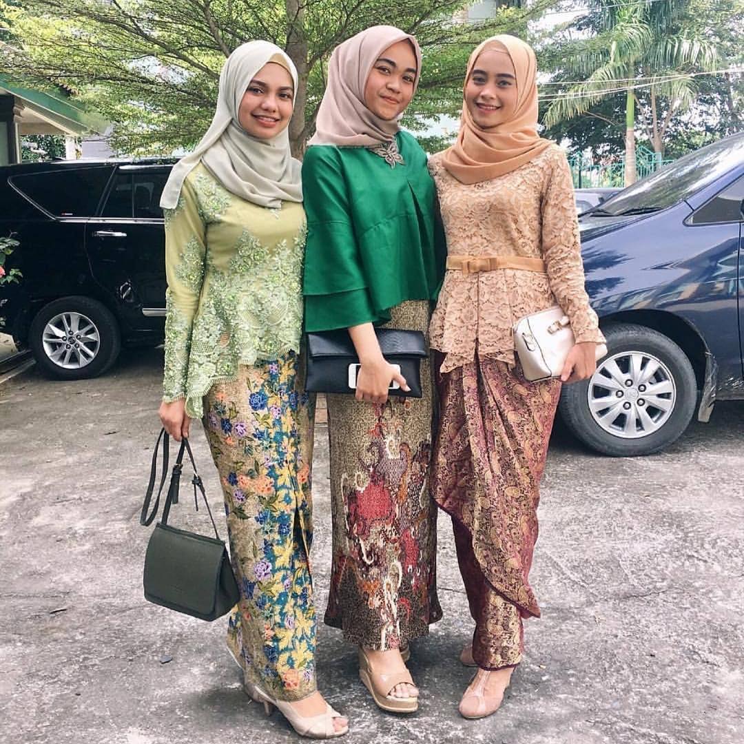 23 Model Baju Kebaya Simple Tapi Mewah Terbaru 2018 23 Model Baju Kebaya Simple Tapi Mewah Terbaru 2018