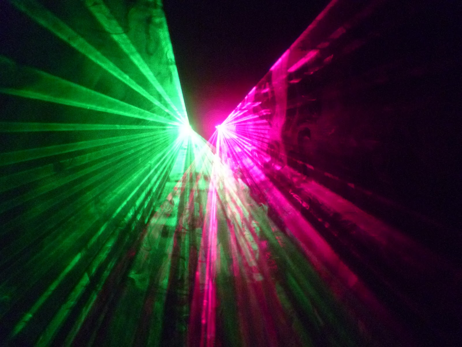 Sonido e Iluminación Profesional Padilla Audio: julio 2012