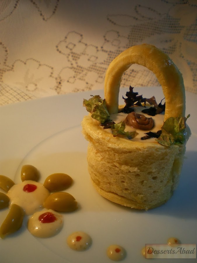 Cestitas de pollo con crema de anchoas y alcaparras