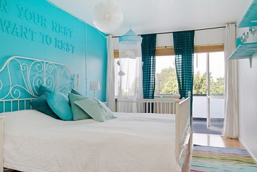 Lindos dormitorios en color turquesa y blanco - Colores en Casa