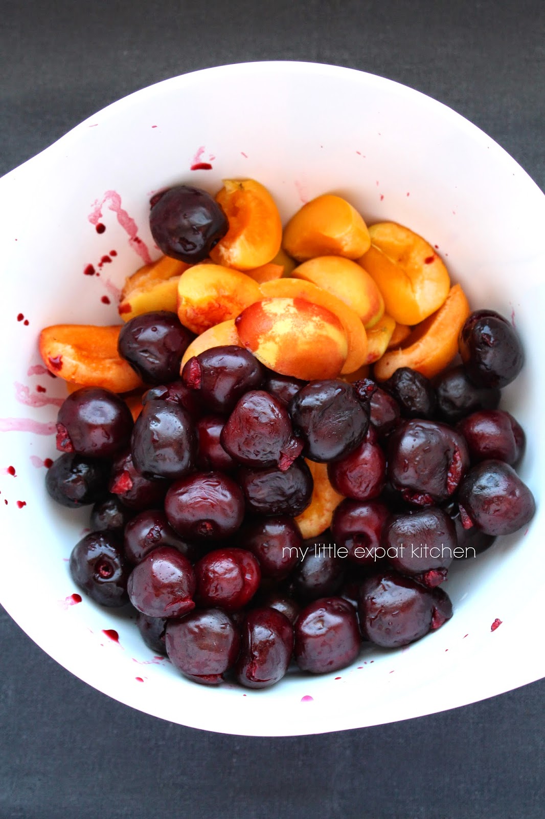 My Little Expat Kitchen: Cherries (and apricots): the dessert