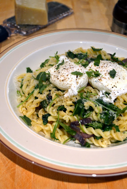 Pasta with Arugula, Onions and Eggs