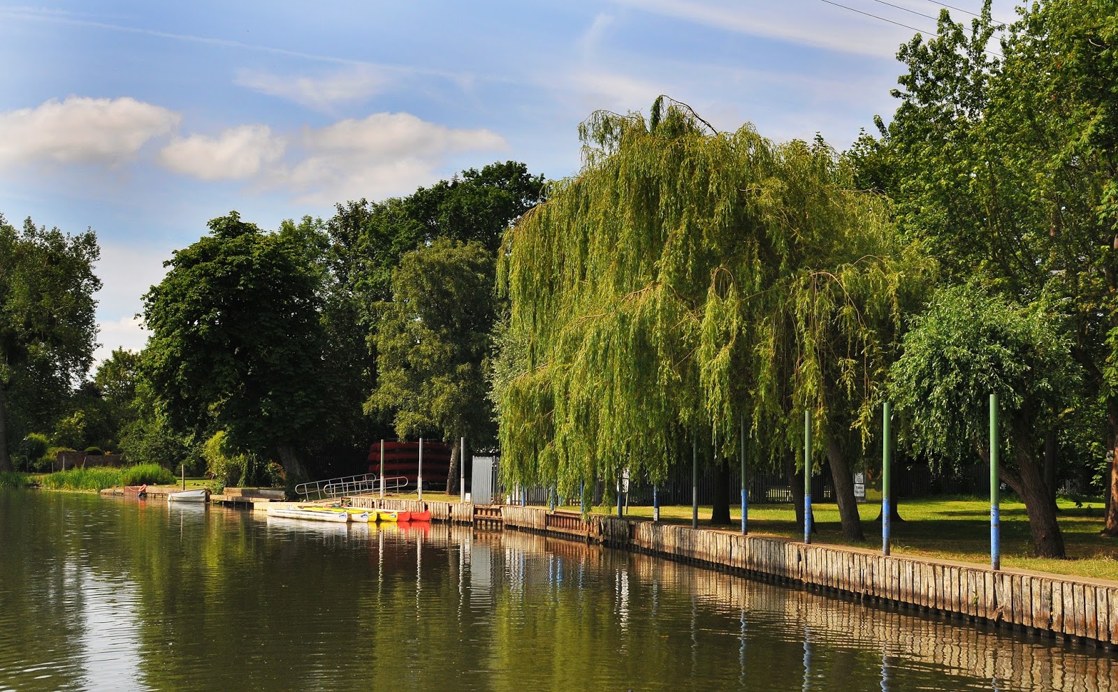 Travels on the U.K canal system with Narrowboat 'San Serriffe' River