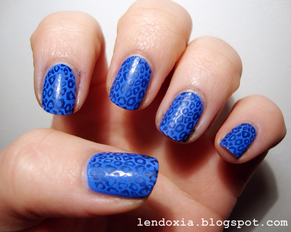 blue leopard print manicure