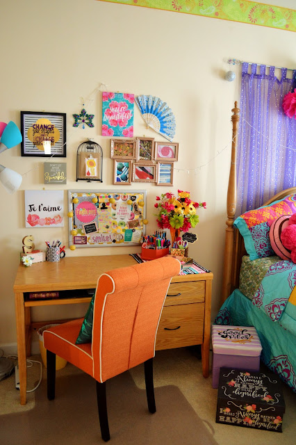 Sara Writes: Saraallie's Sassy & Classy Bedroom!