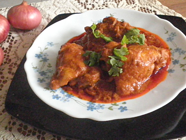 Hot & Spicy Chicken Masala Recipe @ treatntrick.blogspot.com