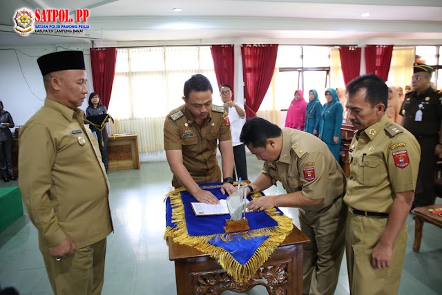 Serah Terima Jabatan (Sertijab) Sekretaris Daerah Kabupaten Lampung Barat Nirlan SH kepada Plt Sekdakab Lambar Akmal Abdul Nasir SH