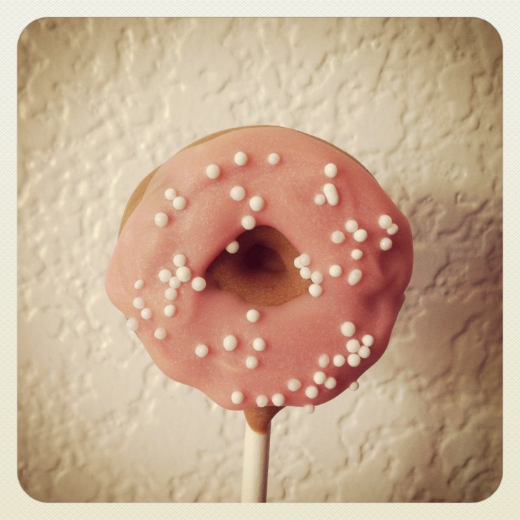 vypassetti cake pops Frosted Donut