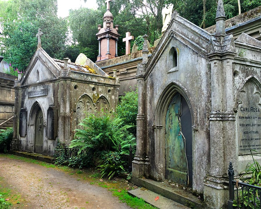 DM Highgate Cemetery setting