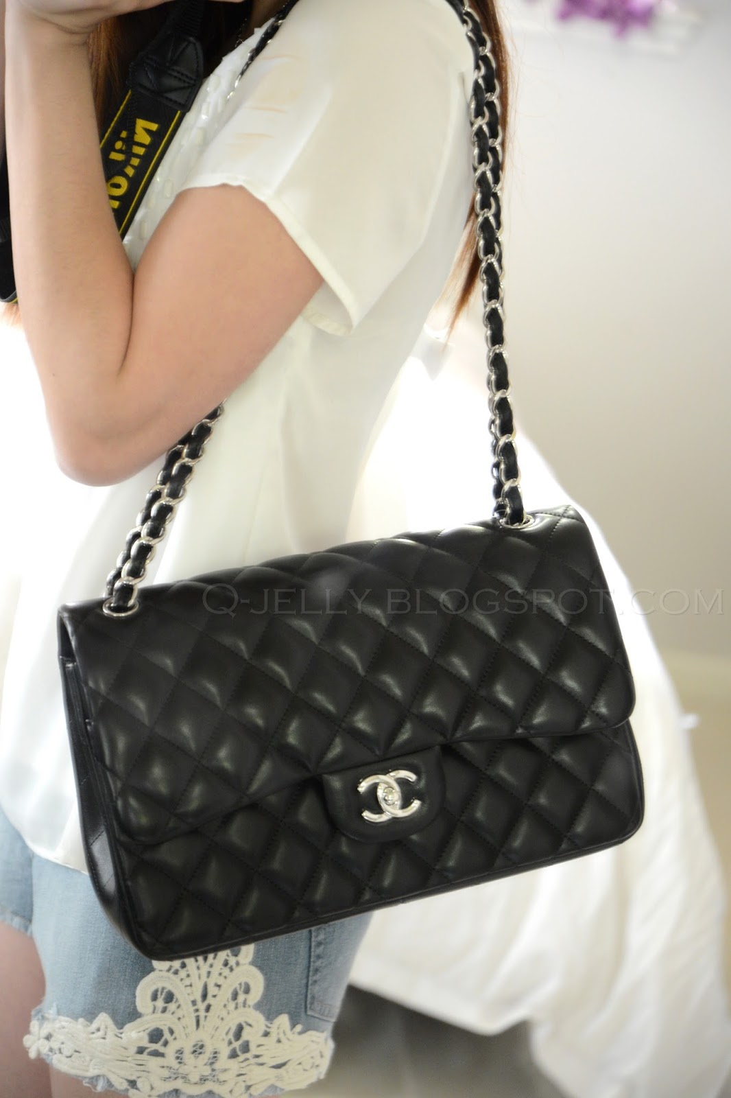Jelly Q: Chanel Classic Flap Bag Jumbo: Lambskin vs. Caviar Comparison