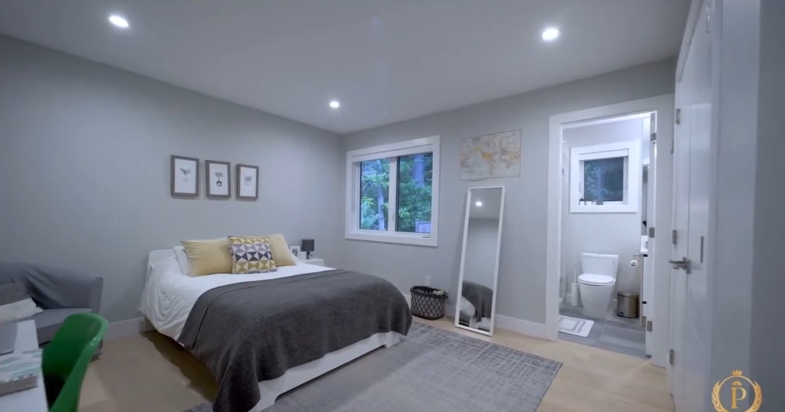 29 Interior Design Photos vs. 4324 Glencanyon Dr, North Vancouver Luxury Home Tour