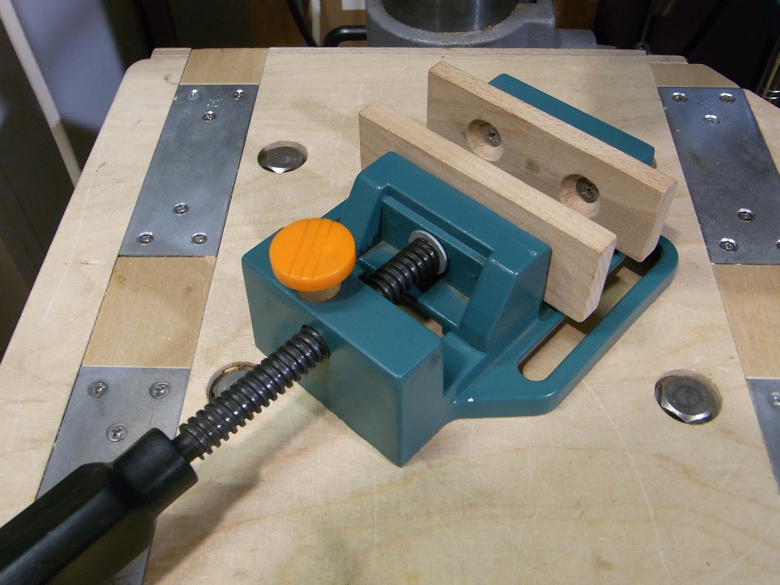 ヤマドリノトスキテ: ボール盤バイスの大中小