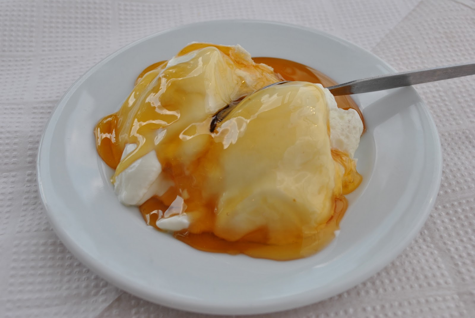 творог с медом и фруктами. творог с медом и орехами. едят ли творог с медом. творог с бананом и медом. едят ли творог с медом.