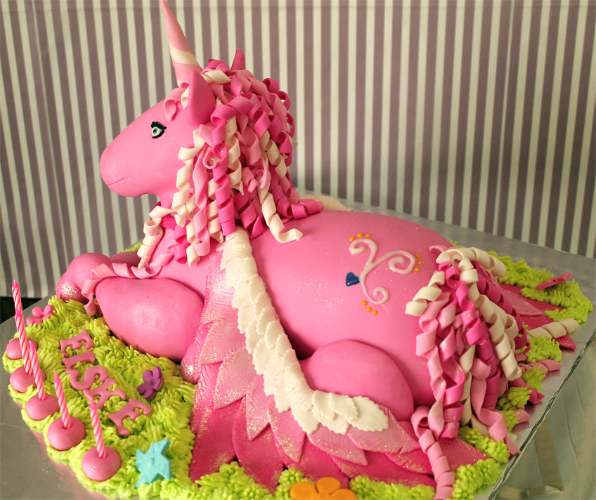 Delana's Cakes 3D Unicorn Cake