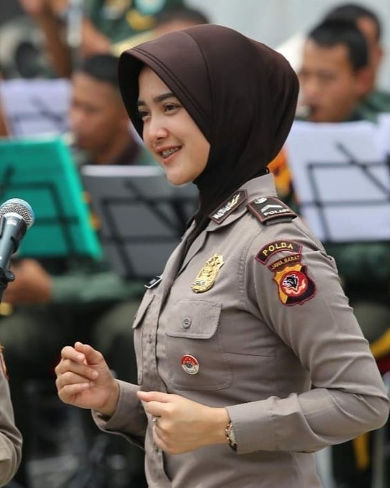 Potret Cantik Wanita Pemberani Dari Tentara Dan Kepolisian
