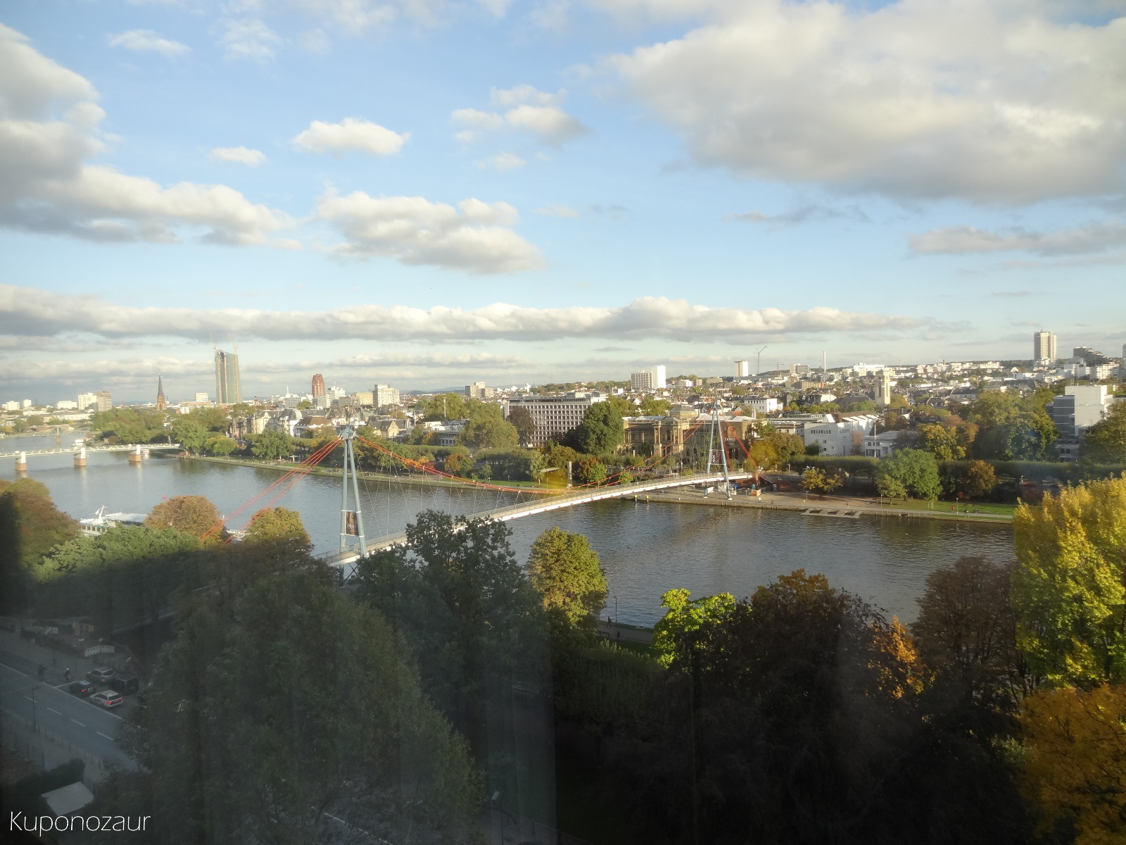 Hotel InterContinental Frankfurt widok na rzekę z pokoju
