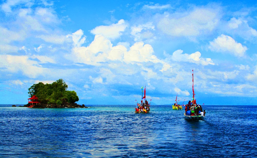 Sigofi Ngolo: Ritual Bersih-Bersih Laut dari Roh Jahat | BACKPACKER