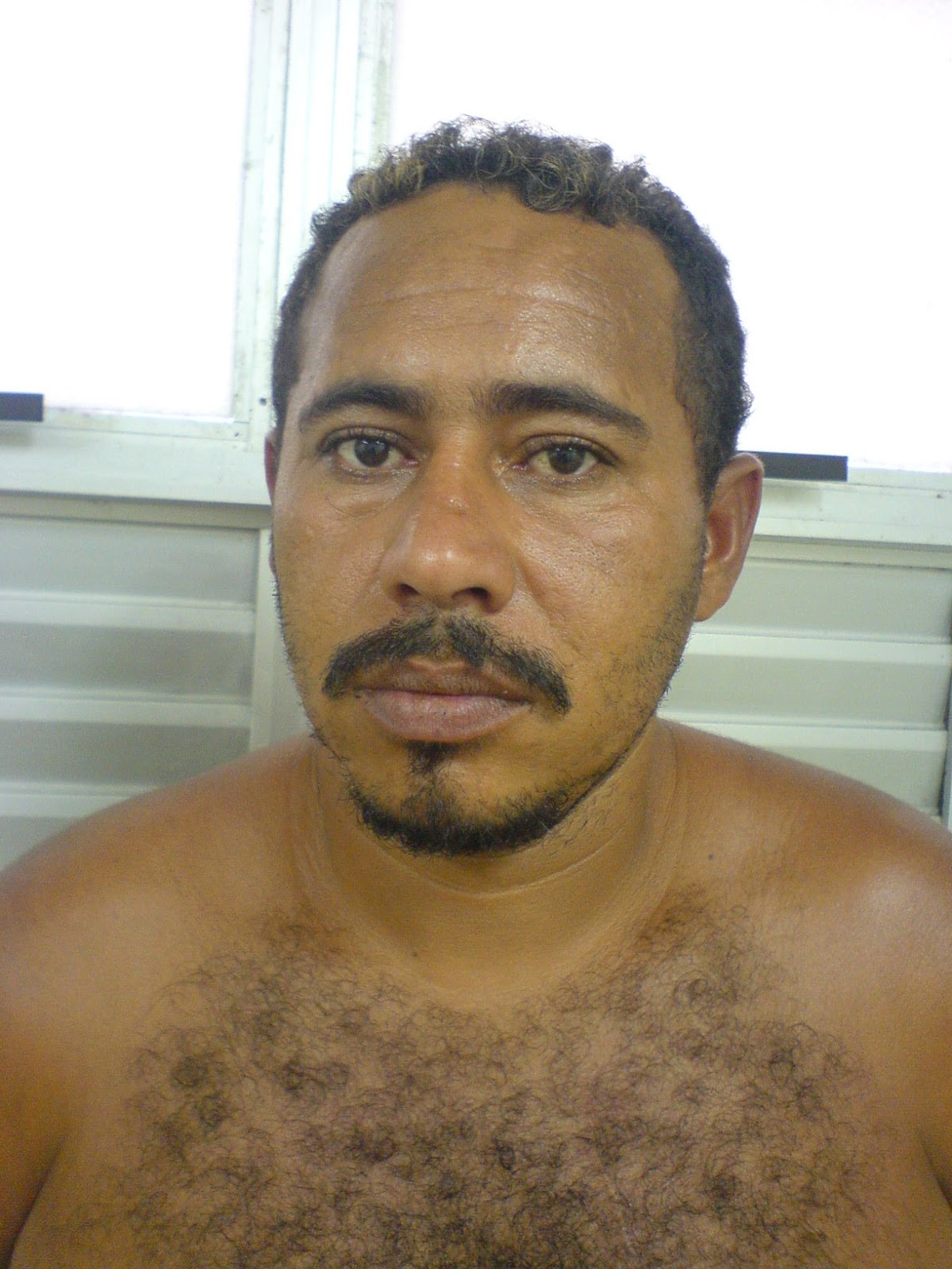 Patrulha Rocas TRAFICANTE É PRESO POR POLICIAS DO 1º BPM COM DROGAS