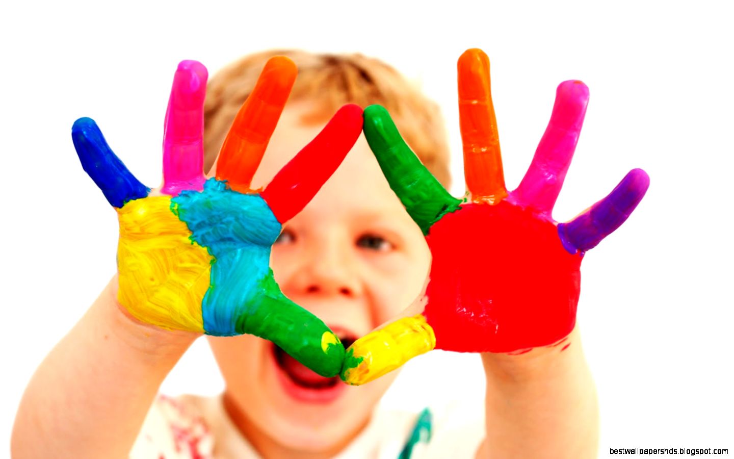 16 Lovely HD Kids Wallpapers