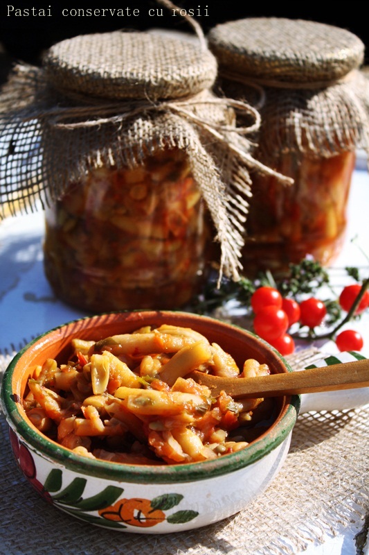 Pastai conservate cu rosii