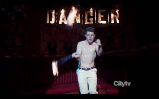 New Girl 2x01 - Jake Johnson & Max Greenfield 🎥 - Desnudos en películas