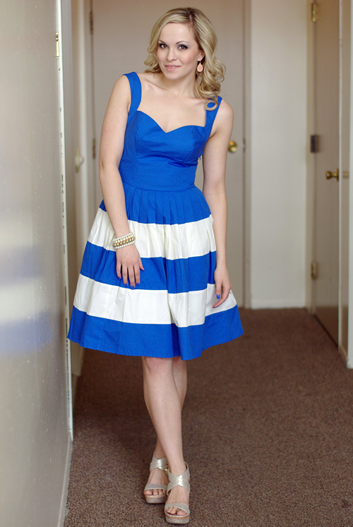 what colour shoes go with cornflower blue dress