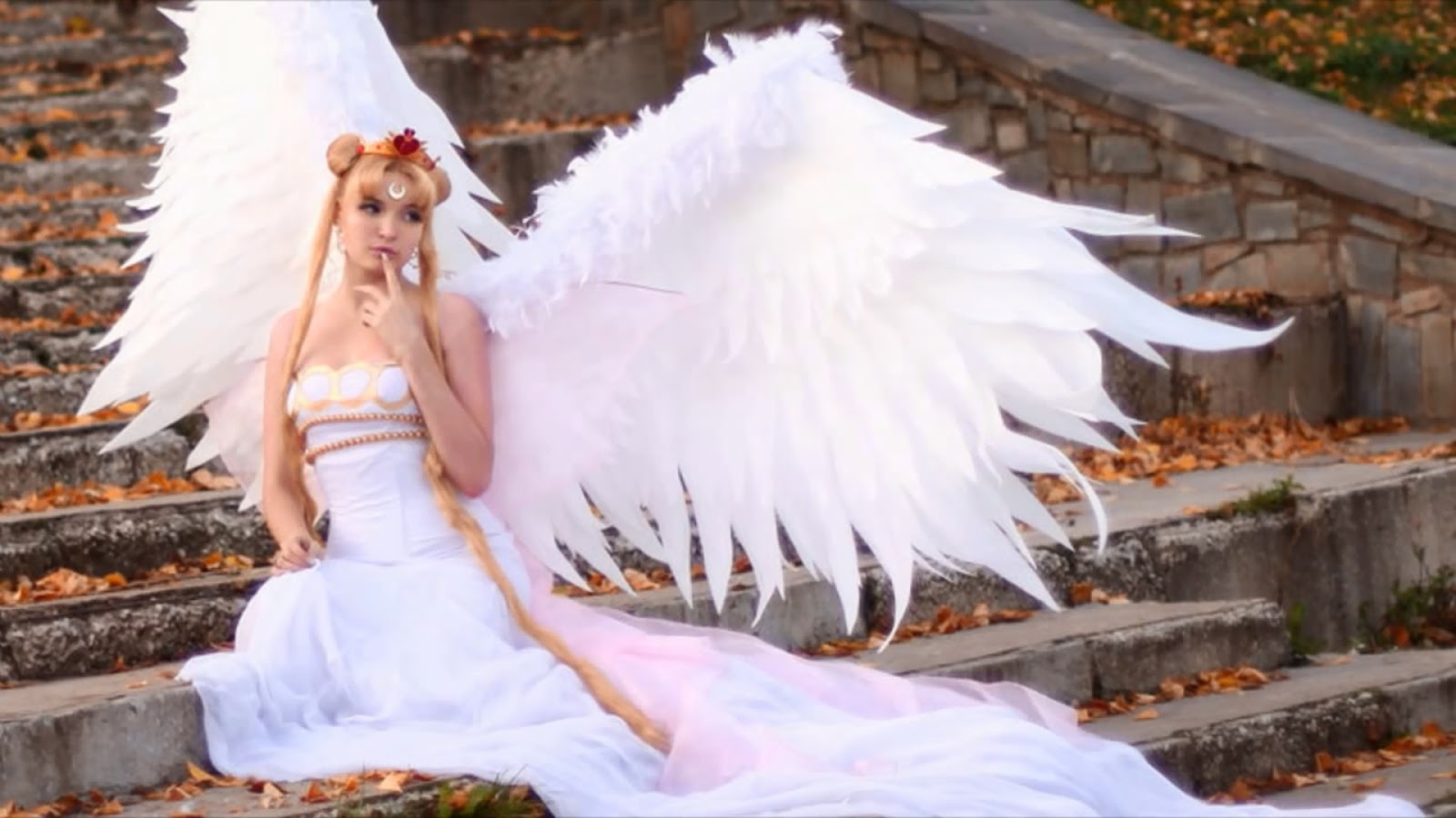 Ангел в белом платье. Ангельское свадебное платье. Свадебное платье с крыльями. Косплей с крыльями. Косплей ангела.
