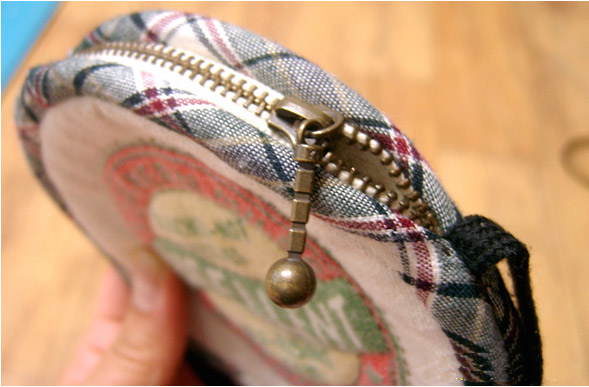 Zippered Coin Purse Tutorial ~ DIY Tutorial Ideas!