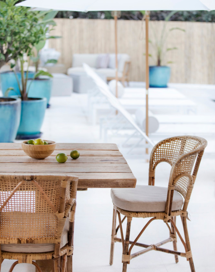 Blanco y madera en Mallorca