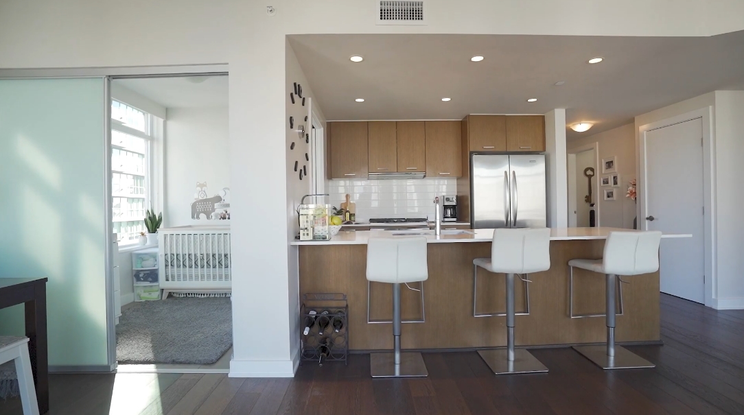 15 Photos vs. 1372 Seymour St #2203, Vancouver Interior Design Luxury Condo Tour