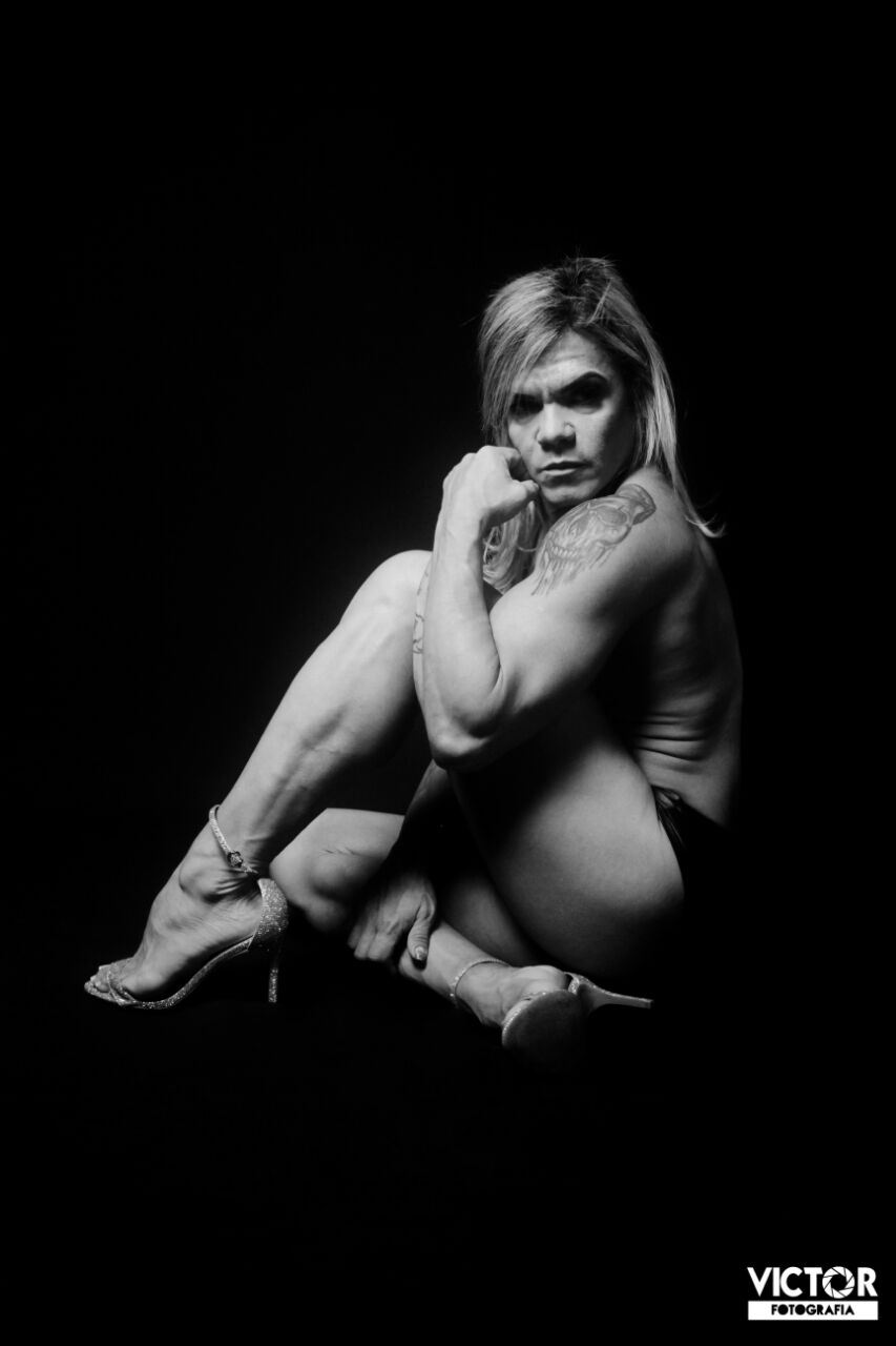 Atleta Carla Galvão posa para ensaio sensual. Foto: Victor Catinin