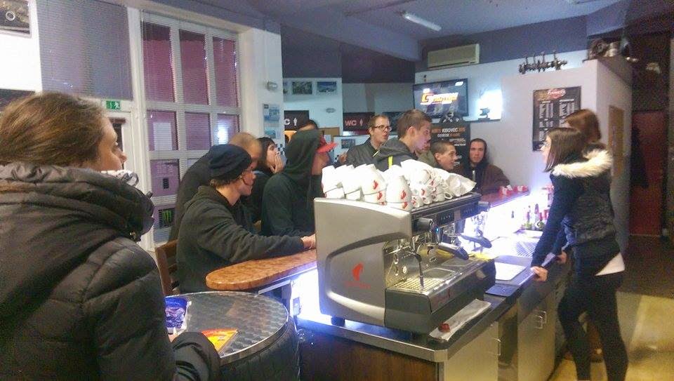 Pa začnimo z varjenjem Piva namreč! Dogaja se Tour de bar Zagorje