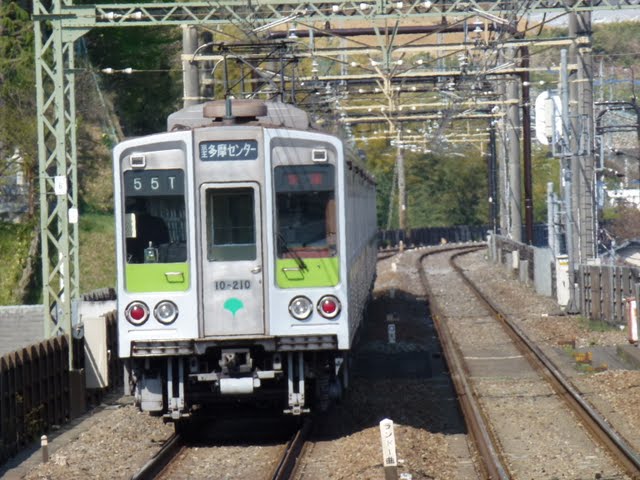 京王電鉄　快速　京王多摩センター行き1　都営10-000形210F