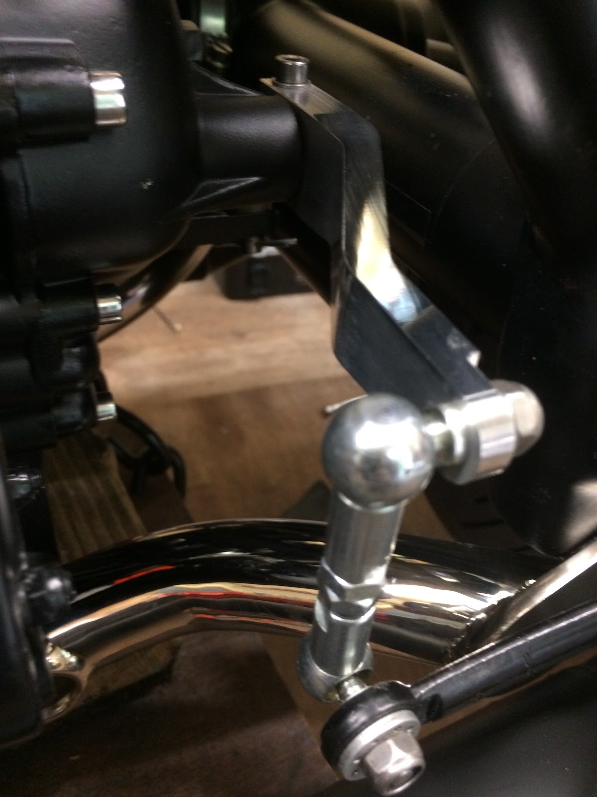 Nicks guzzicafe mk2 Gear linkage and rear sets