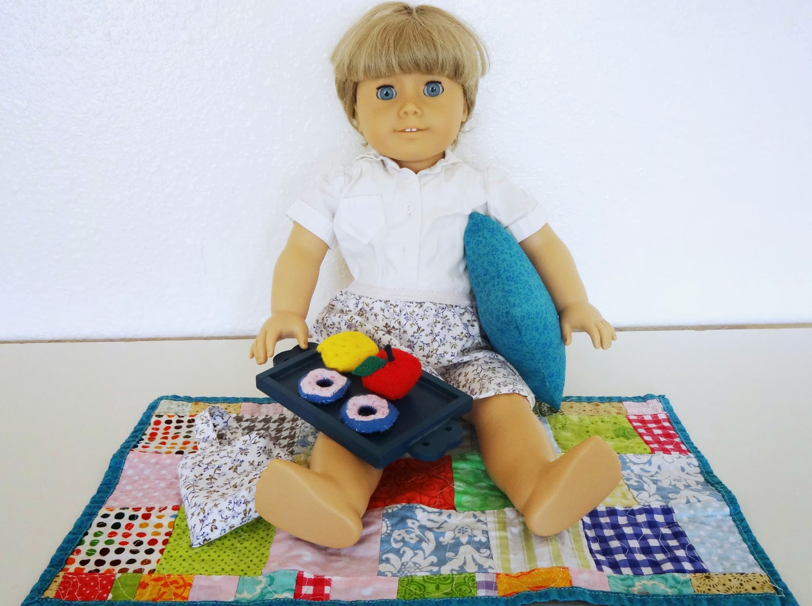 SeeMeSew 18" Doll blanket and food