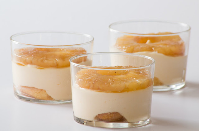 Tiramisú de piña caramelizada