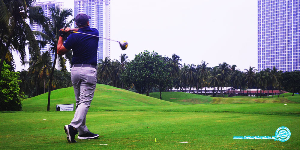 sensasi ayunan stik golf saat bermain golf di lapangan hijau