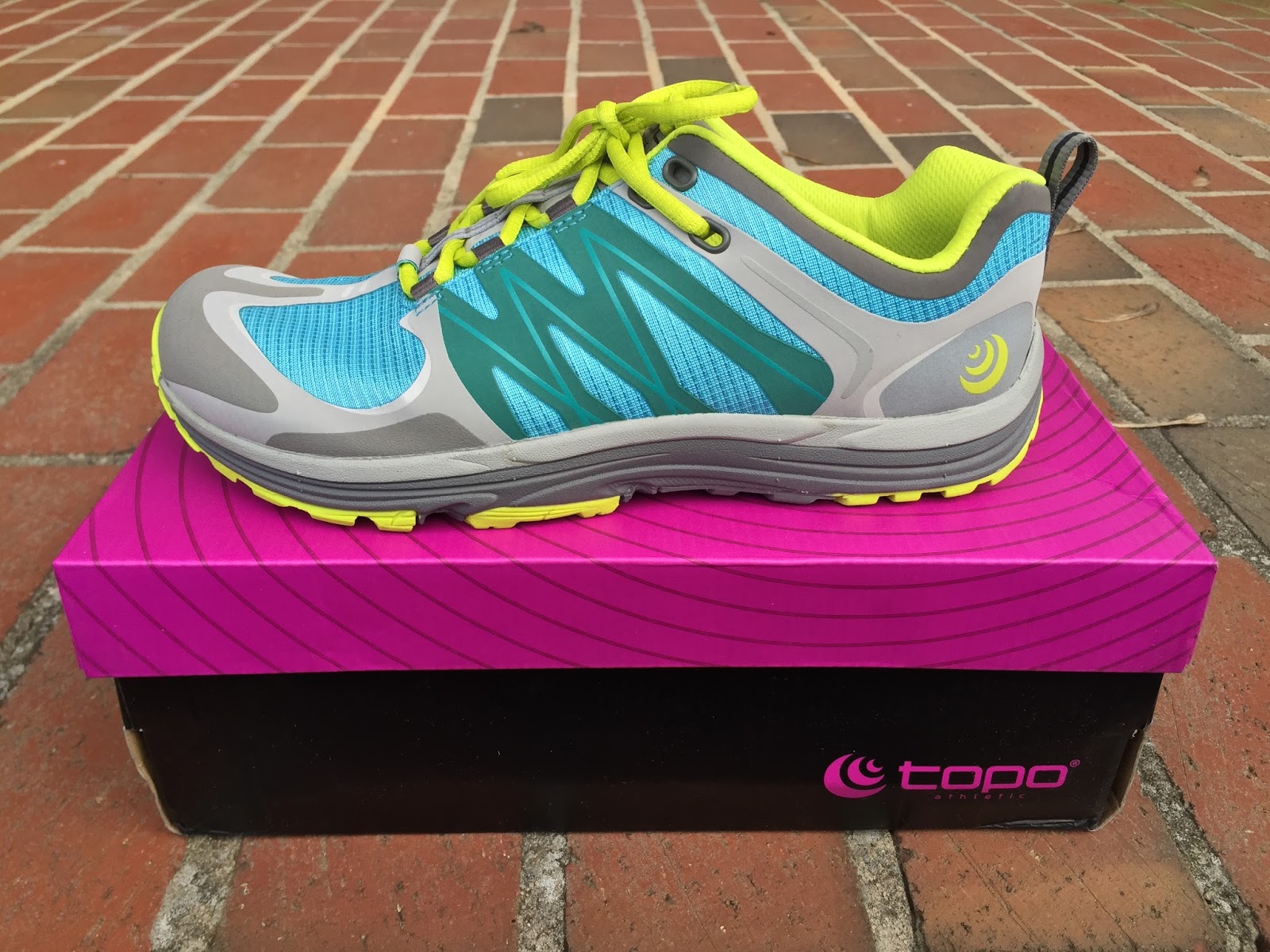 This Mom Runs Topo Athletic MT Hybrid Shoe Review!
