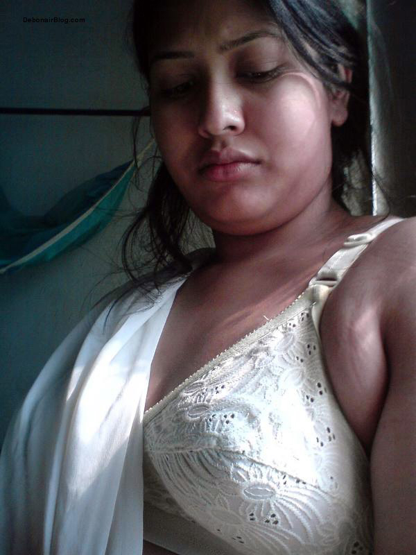 Hot Bollywood Aunty Bengali Bhabhi In Bra 