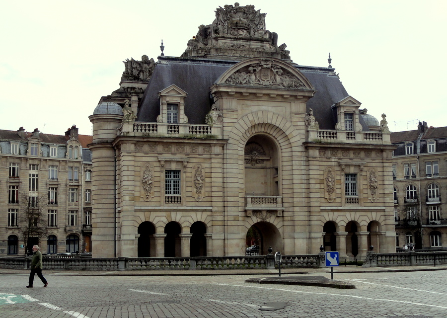 TRAVEL AND LIFESTYLE DIARIES - : The Streets of Lille, France
