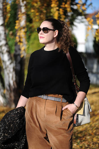 https://seaofteal.blogspot.com/2018/11/corduroy-trousers-mccalls-pattern-m7726.html