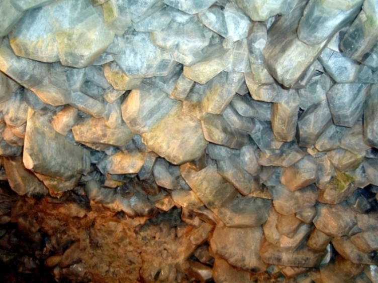 The Crystal Cave in Ohio 'Huge Celestite Crystals' Geology In