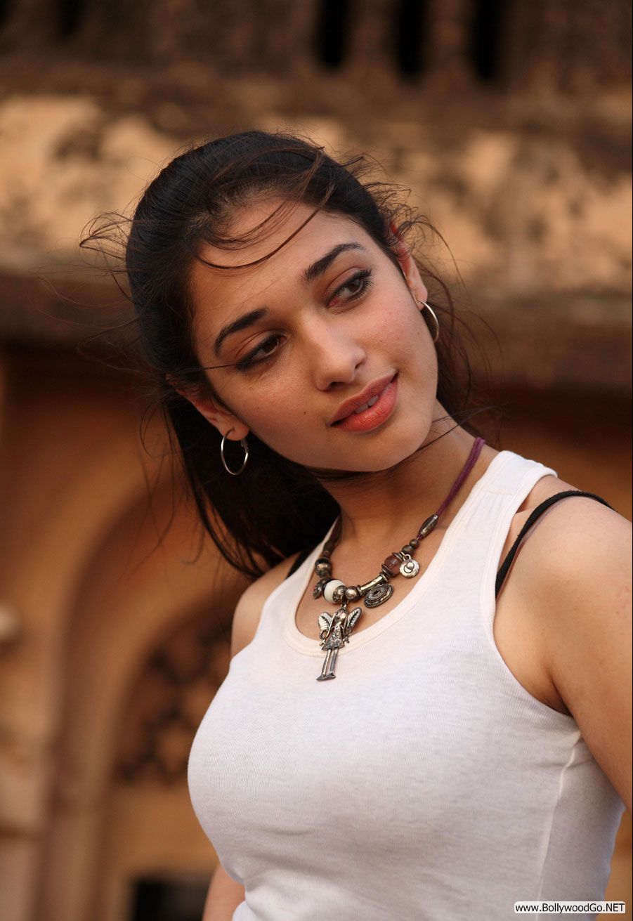 Abhishe Kism Latest Hot Tamanna Pictures From Tamil Movie Priya