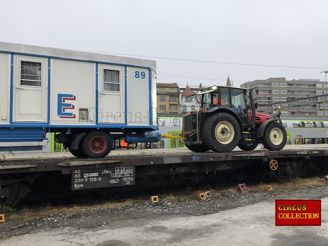 Le roulotte 89 habitation des employés sur un wagon de train