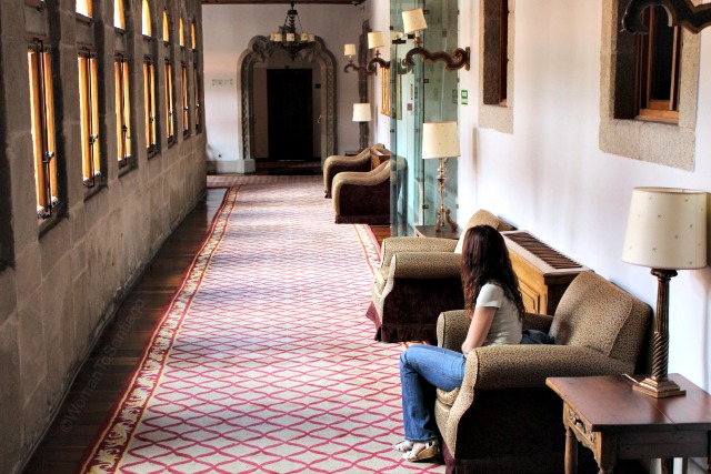 parador-de-turismo-santiago-de-compostela-pasillo-camino-de-santiago
