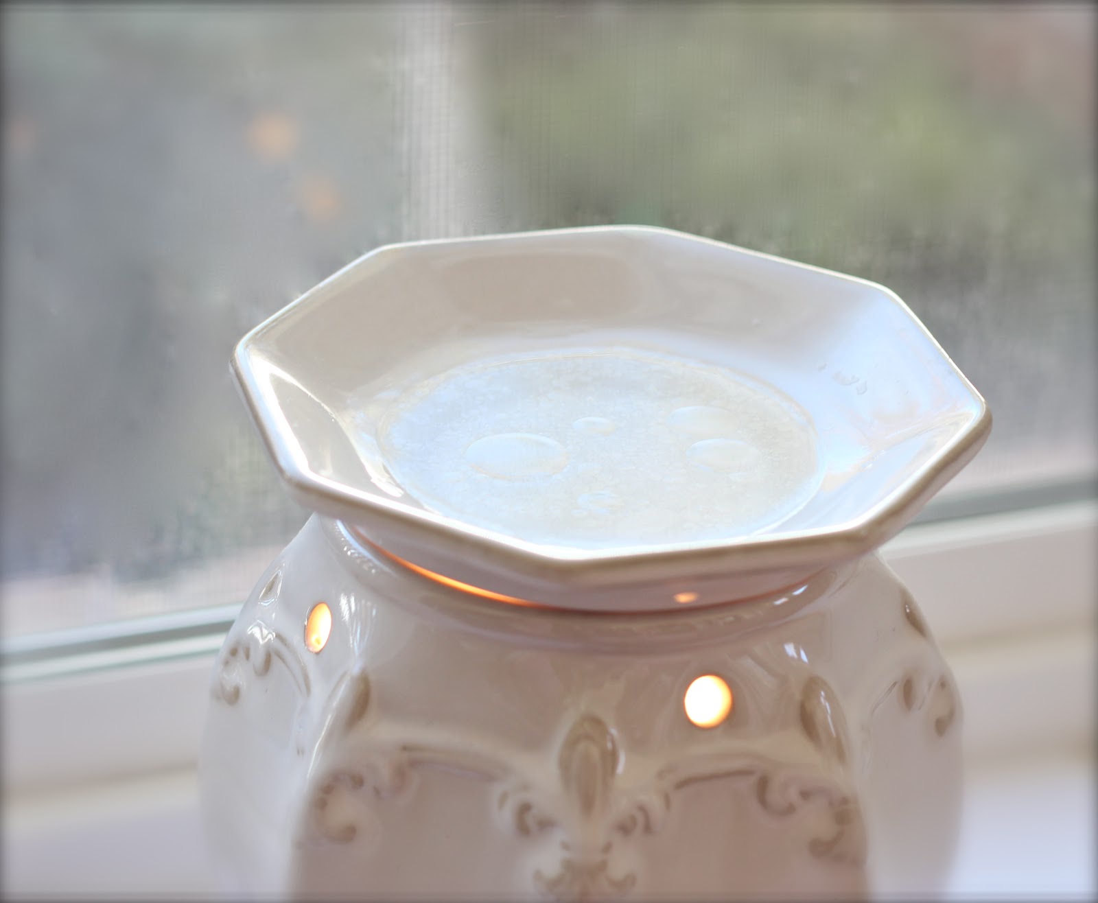 do it yourself divas DIY Diffuse Essential Oils Using A Candle Warmer