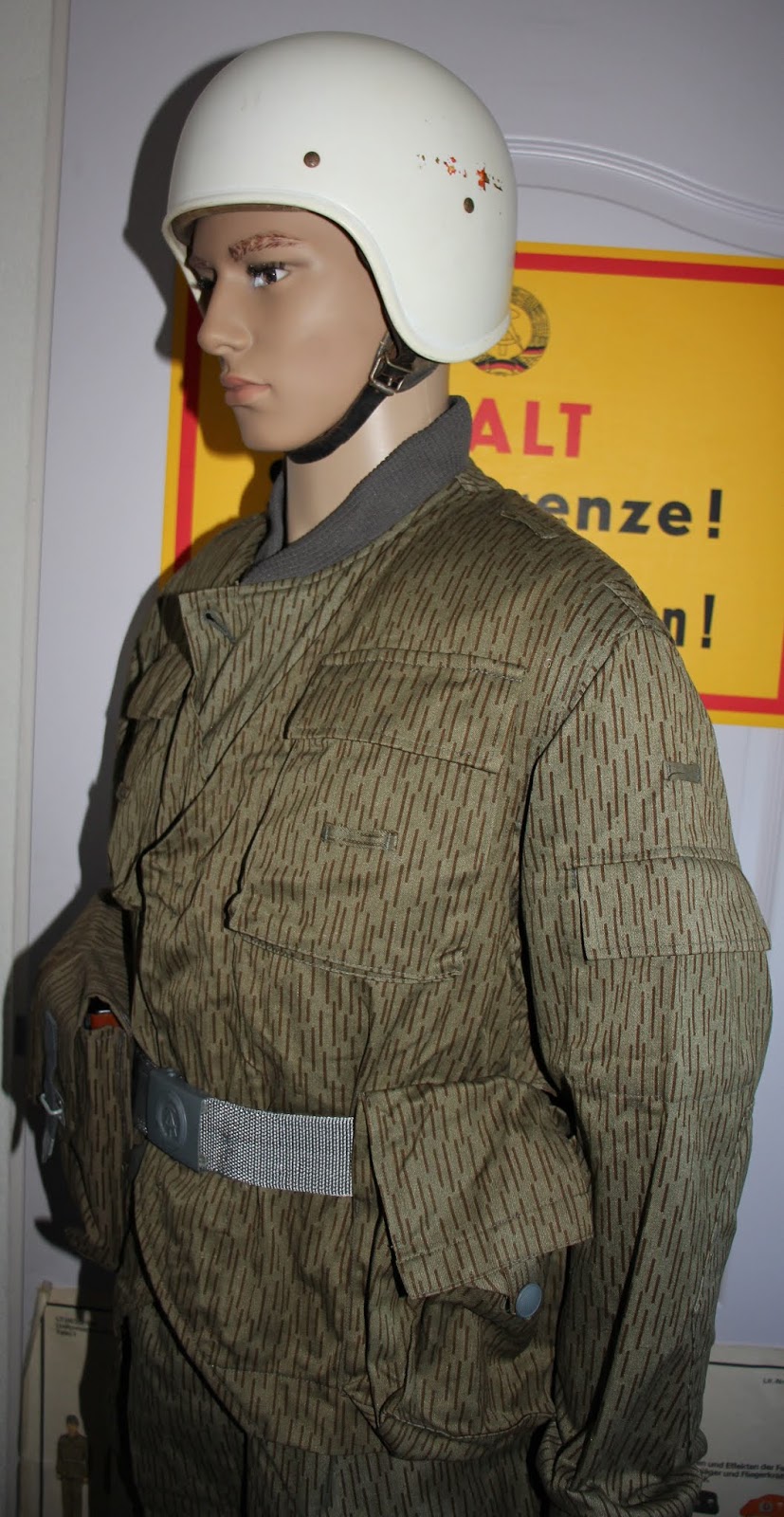 DDR Spezialeinheiten Felddienstuniformen und Ausrüstung: Spezialeinheit ...
